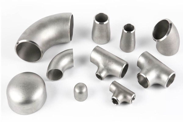 Conexões em aço inox com acabamento brilhante